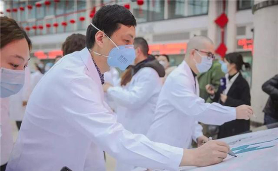 “回來就結婚！”瀘州醫護人員再再再出征武漢